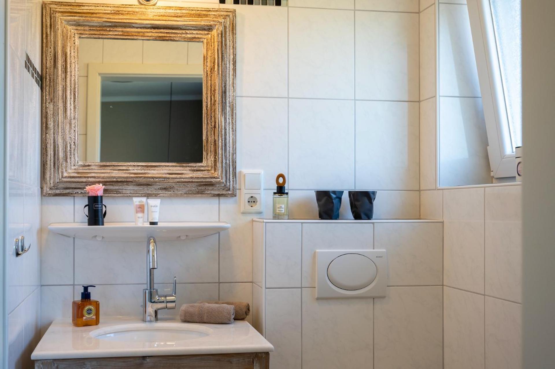 Antares Spiekerooger Gaestehaus-Sonnengartenterrasse West - Wohnung 2 Bagian luar foto